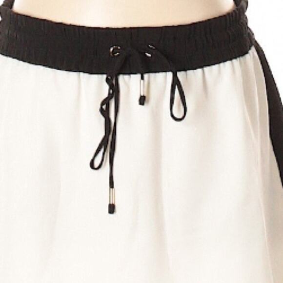 Express Black And White Mini Skirt - Picture 3 of 7